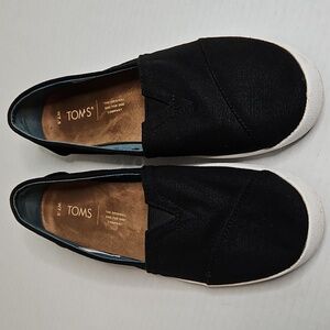 TOMS Women's Avalon slip-on shoes in black, Size 7.5